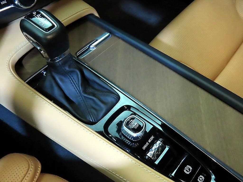 볼보 S90 D4 인스크립션 이미지 12