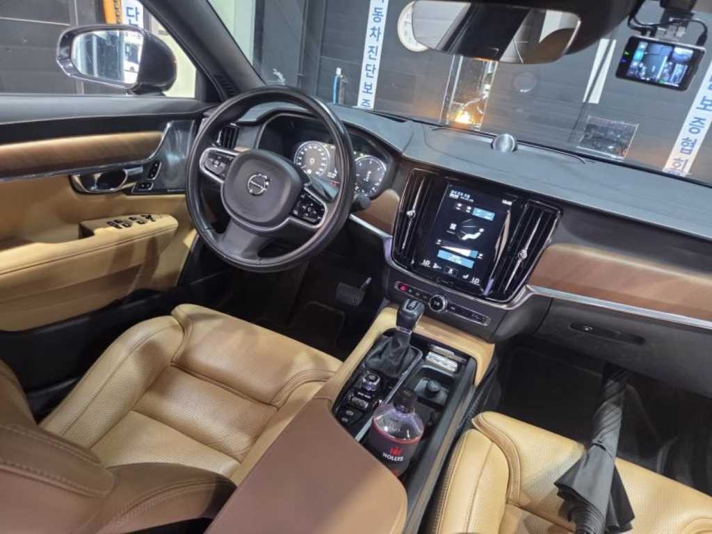볼보 S90 D4 인스크립션 이미지 3