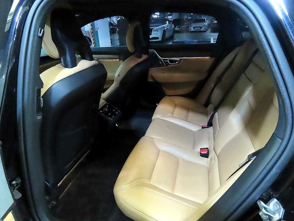 볼보 S90 D4 인스크립션 이미지 7
