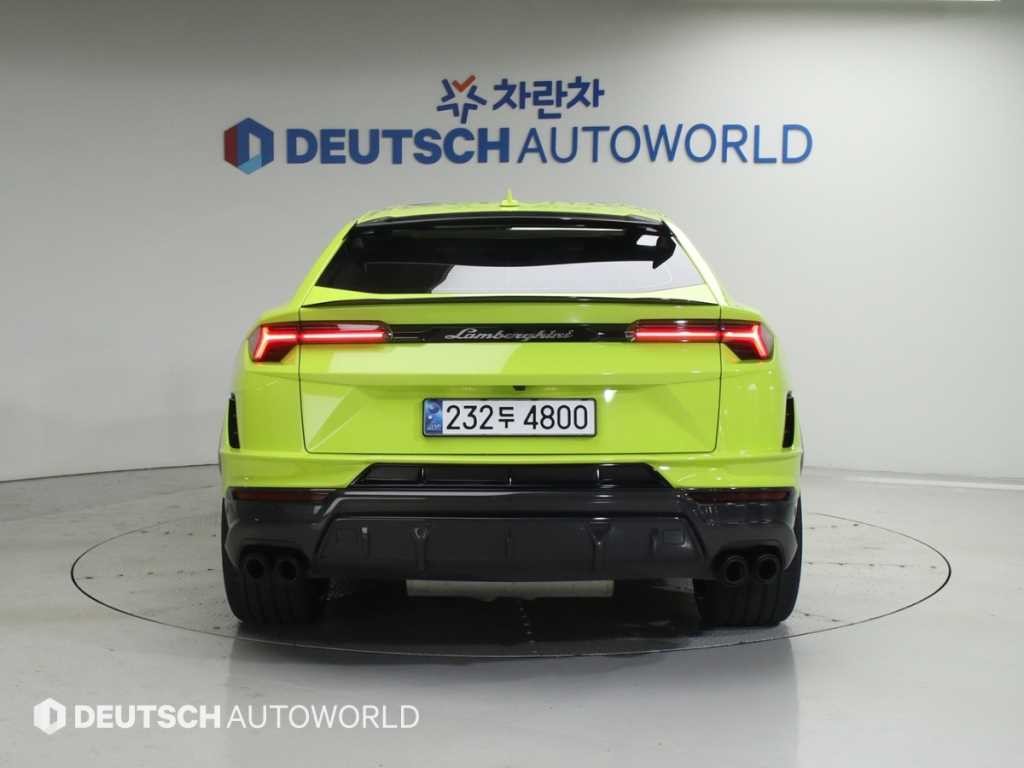 람보르기니 우루스 4.0 V8 퍼포만테 이미지 4
