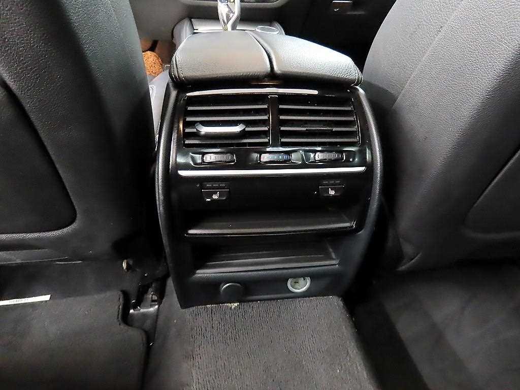 BMW 5시리즈 5시리즈 (G30) 520d xDrive M 스포츠 이미지 11