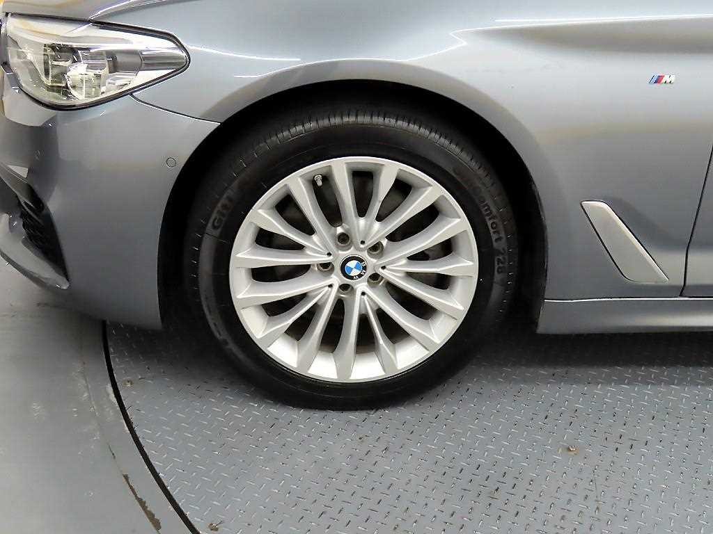 BMW 5시리즈 5시리즈 (G30) 520d xDrive M 스포츠 이미지 19
