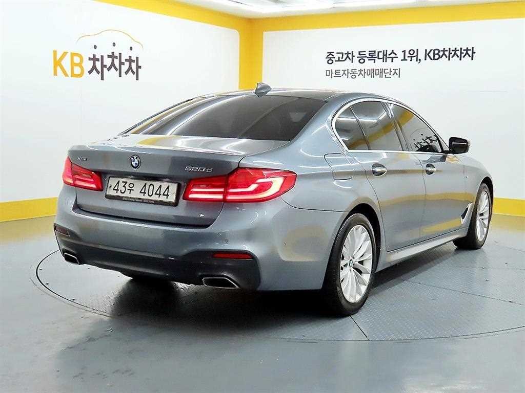 BMW 5시리즈 5시리즈 (G30) 520d xDrive M 스포츠 이미지 2