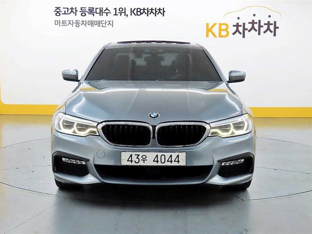 BMW 5시리즈 5시리즈 (G30) 520d xDrive M 스포츠 이미지 3