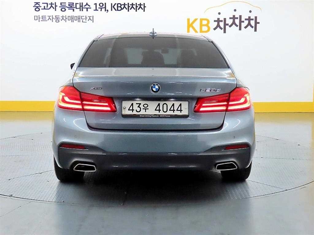 BMW 5시리즈 5시리즈 (G30) 520d xDrive M 스포츠 이미지 4
