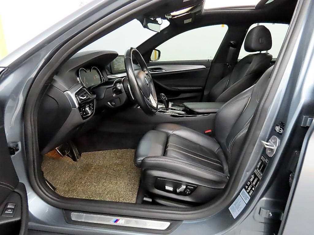 BMW 5시리즈 5시리즈 (G30) 520d xDrive M 스포츠 이미지 5