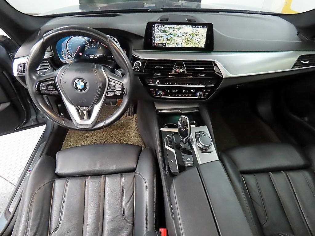 BMW 5시리즈 5시리즈 (G30) 520d xDrive M 스포츠 이미지 7
