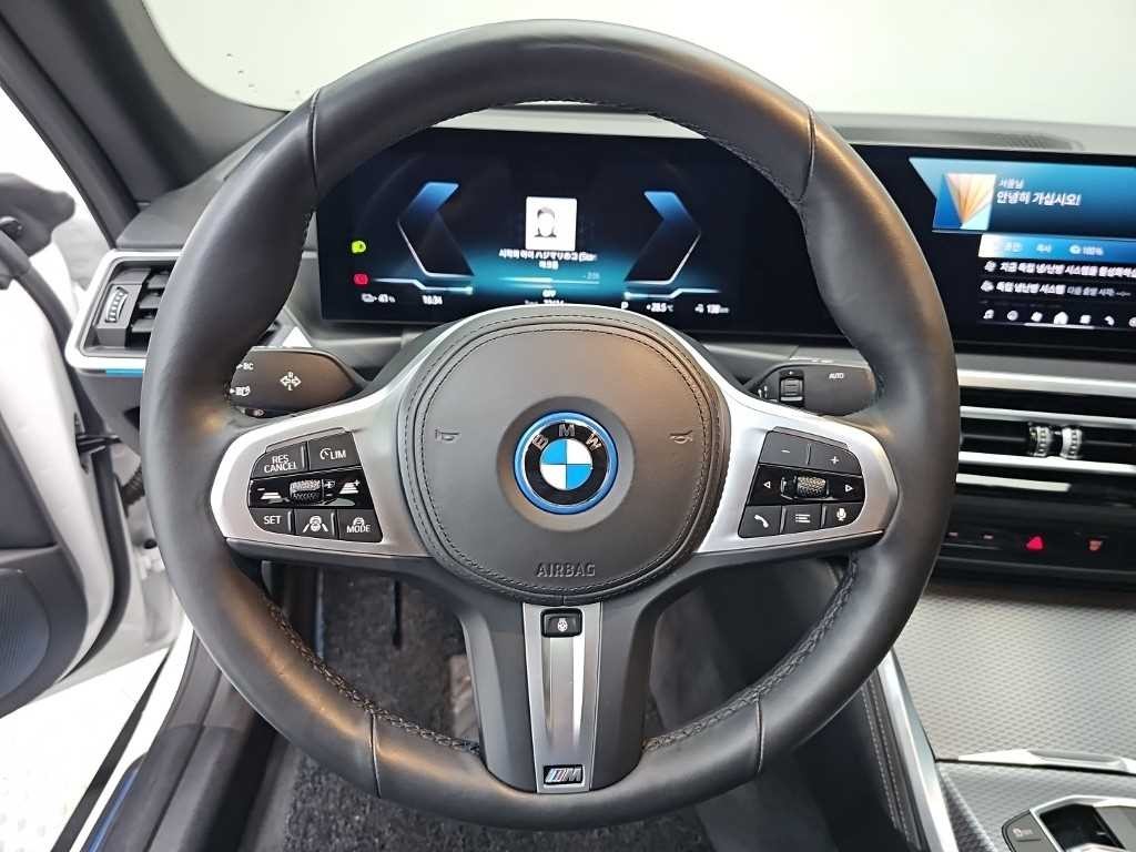 BMW i4 eDrive 40 M 스포츠 프로 이미지 9