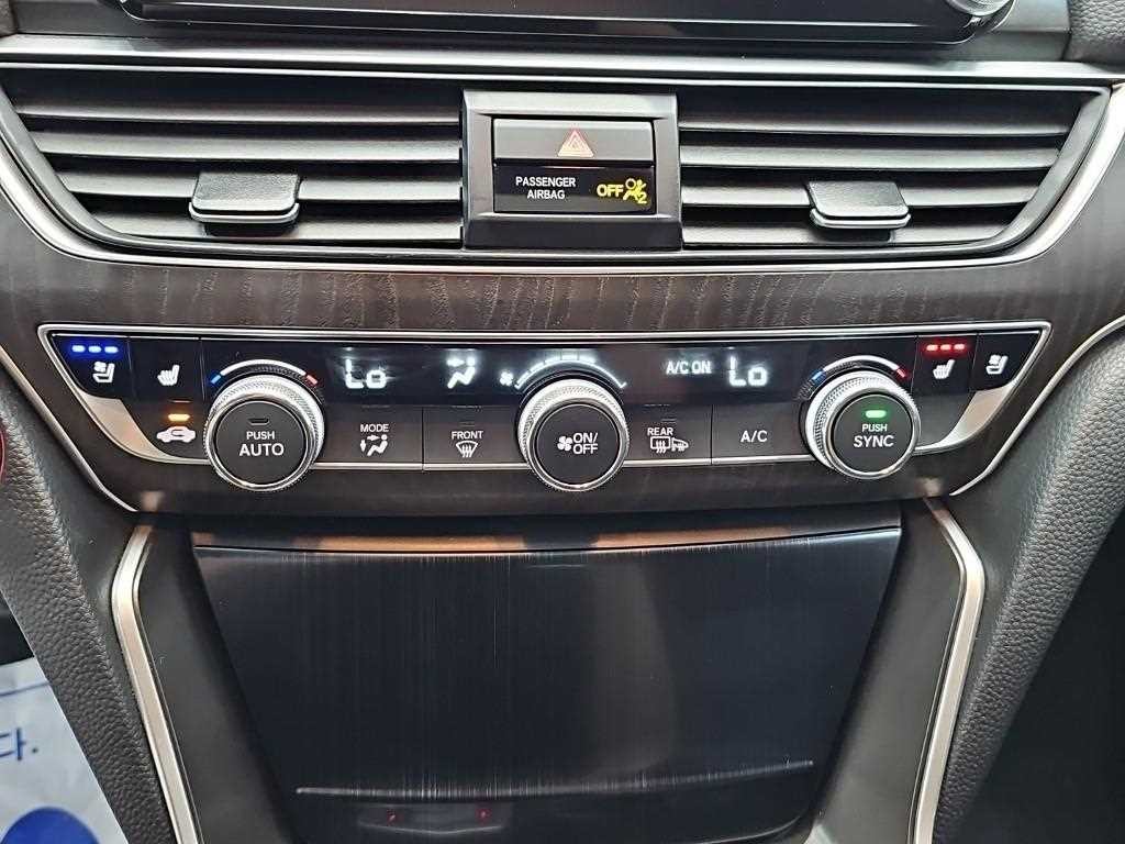 혼다 어코드 어코드(10세대) 2.0 하이브리드 투어링 이미지 10
