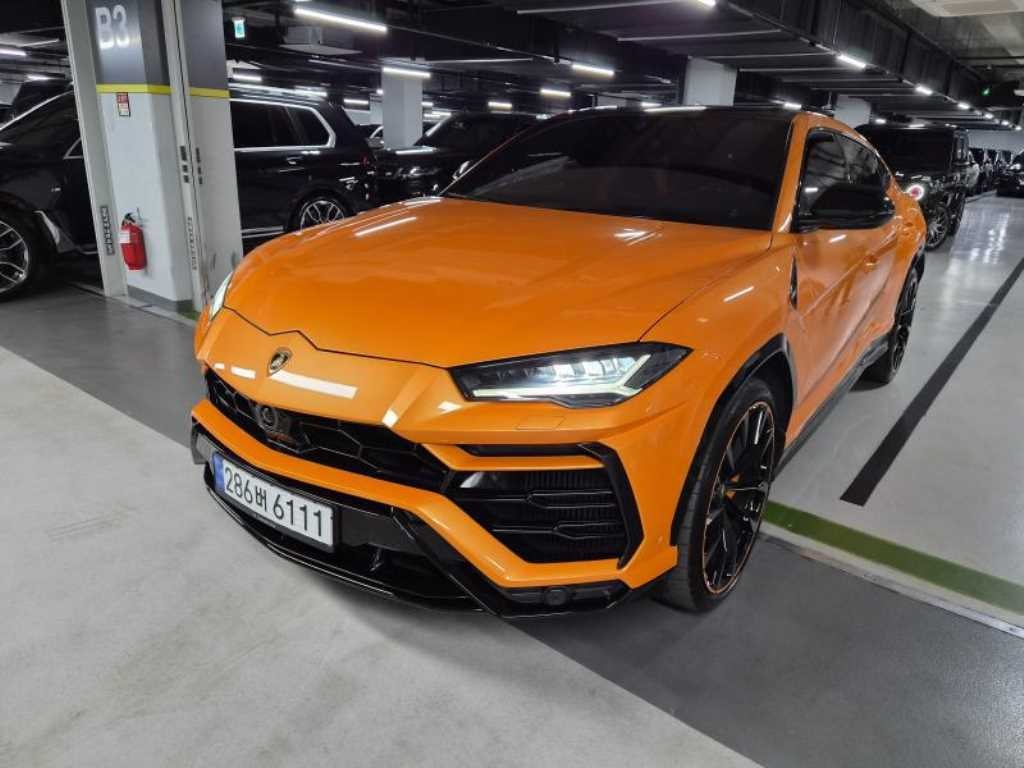 람보르기니 우루스 4.0 V8 이미지 1