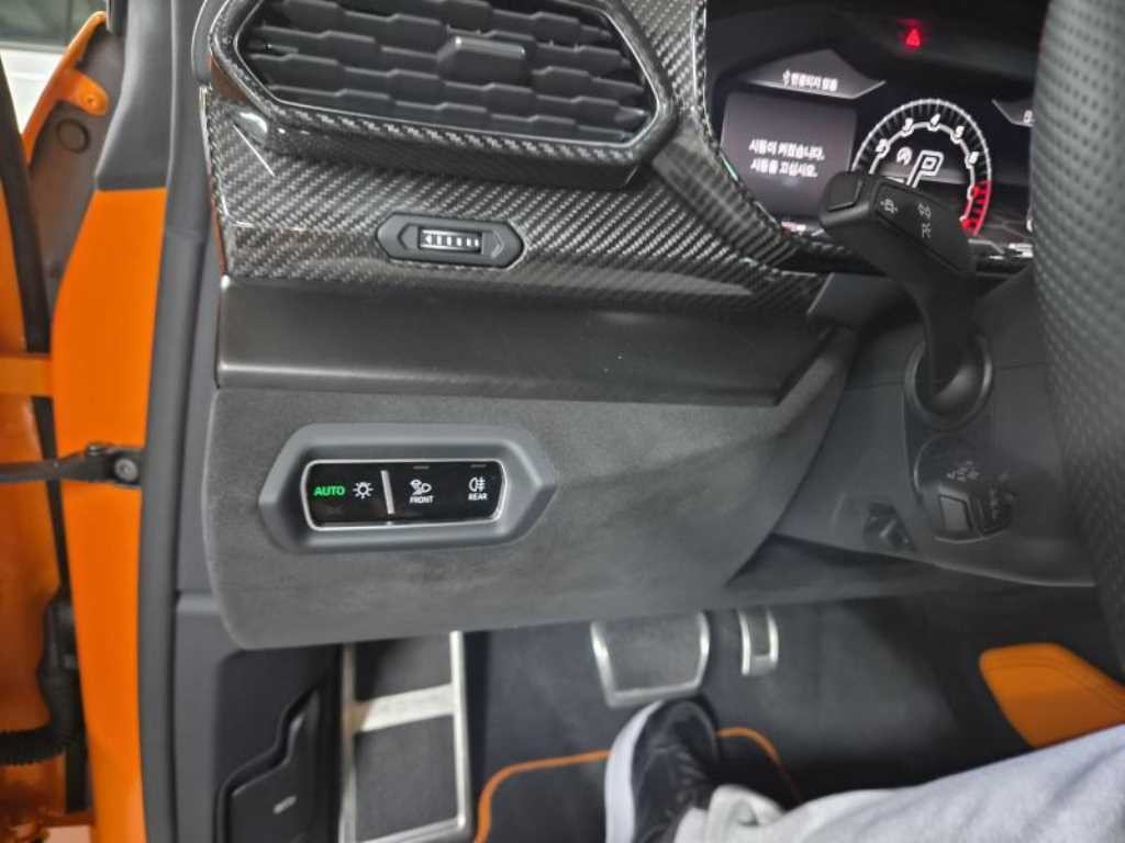 람보르기니 우루스 4.0 V8 이미지 13