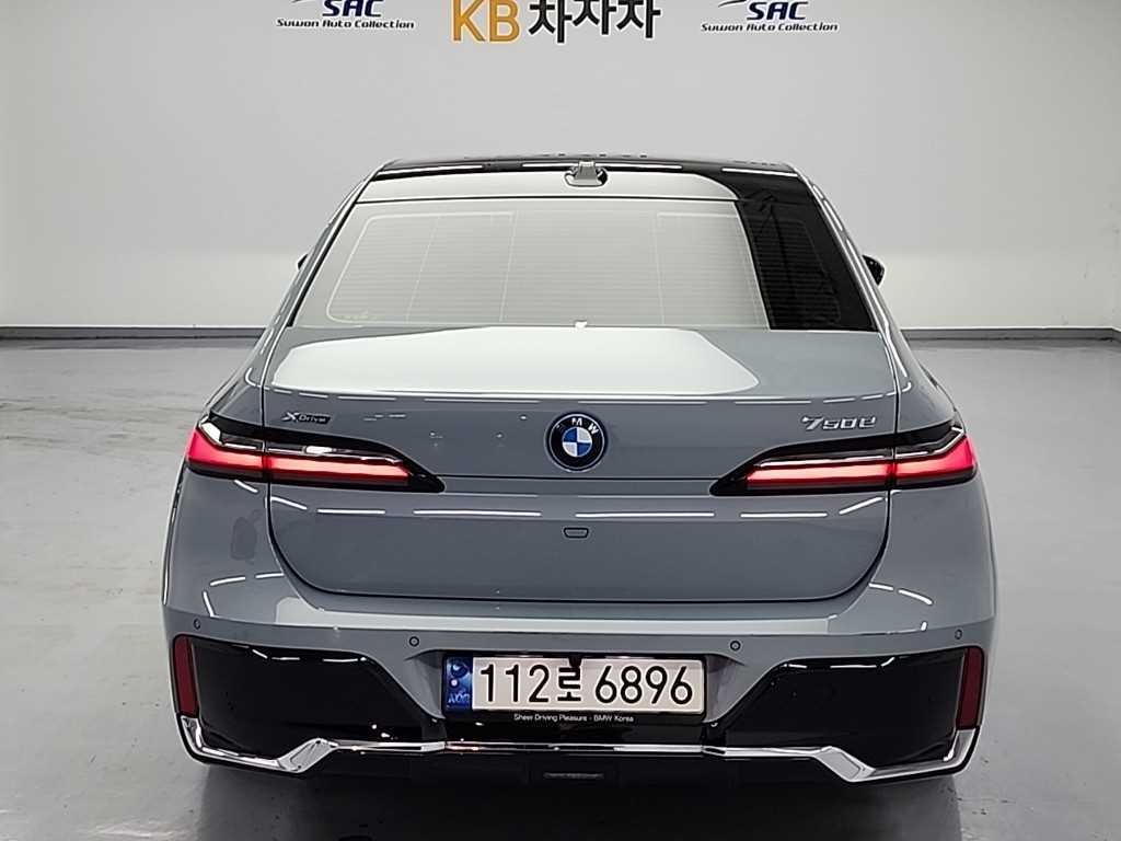 BMW 7시리즈 7시리즈 (G70) 750e xDrive M 스포츠 이미지 3