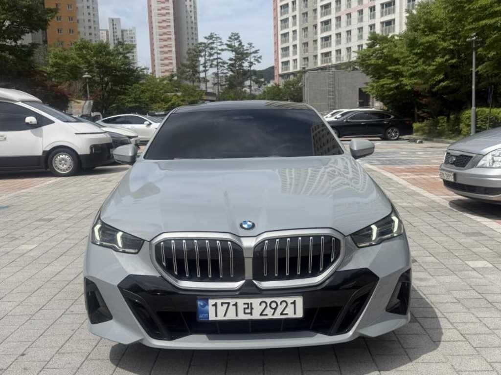 BMW 5시리즈 5시리즈 (G60) 530i xDrive M 스포츠 이미지 2