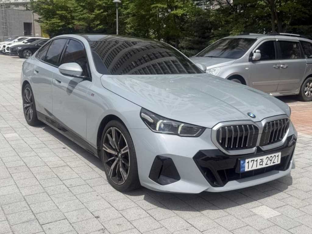 BMW 5시리즈 5시리즈 (G60) 530i xDrive M 스포츠 이미지 3
