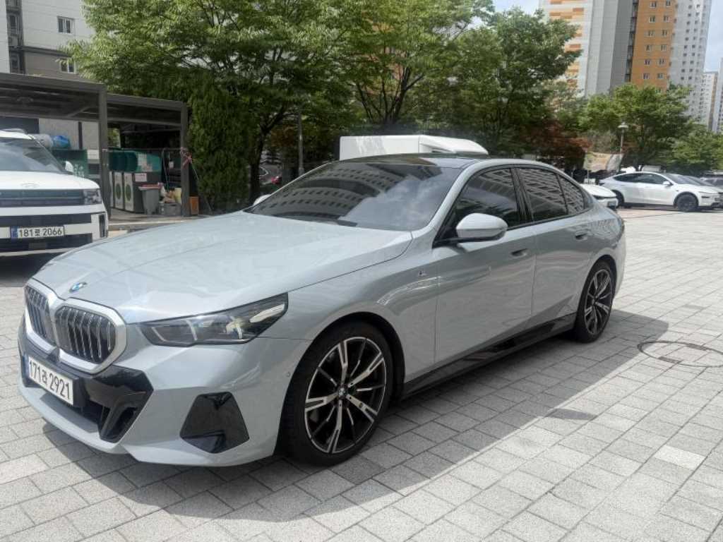 BMW 5시리즈 5시리즈 (G60) 530i xDrive M 스포츠 이미지 4