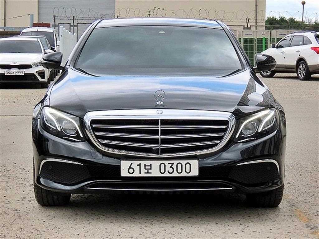 벤츠 E 클래스 E-클래스 W213 E300 아방가르드 이미지 1