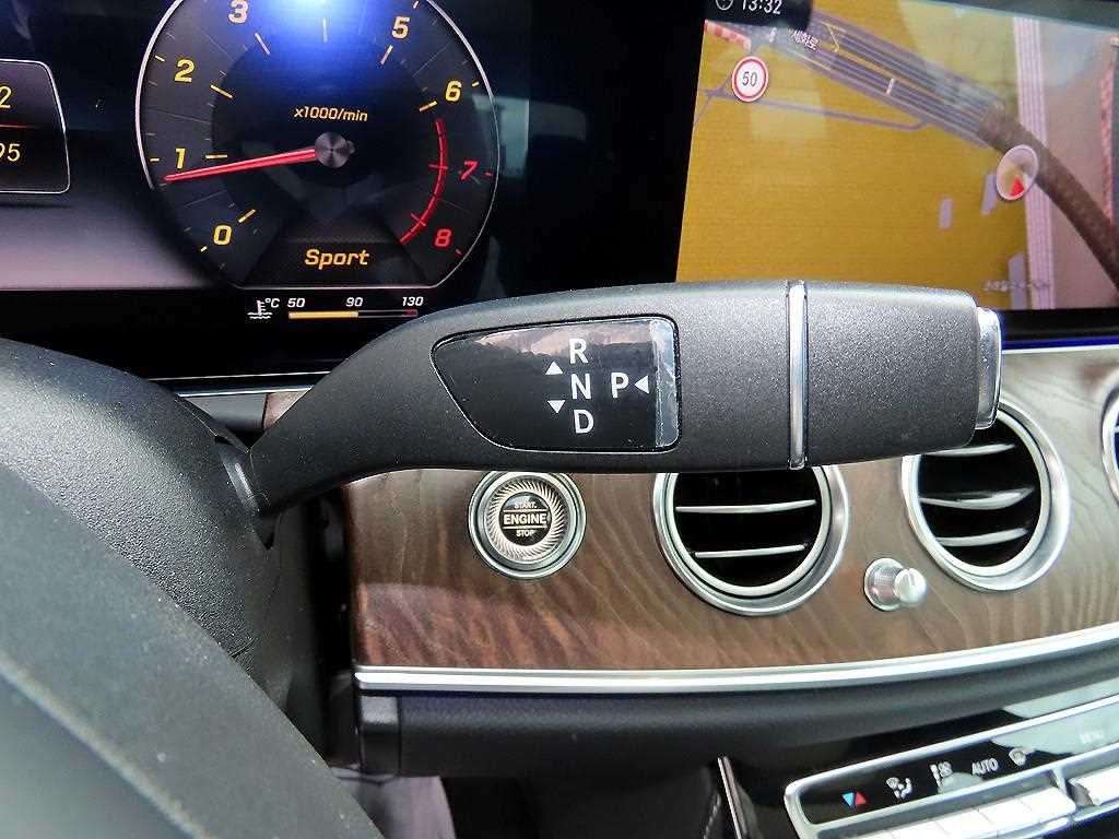 벤츠 E 클래스 E-클래스 W213 E300 아방가르드 이미지 10
