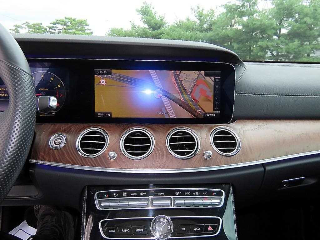 벤츠 E 클래스 E-클래스 W213 E300 아방가르드 이미지 12