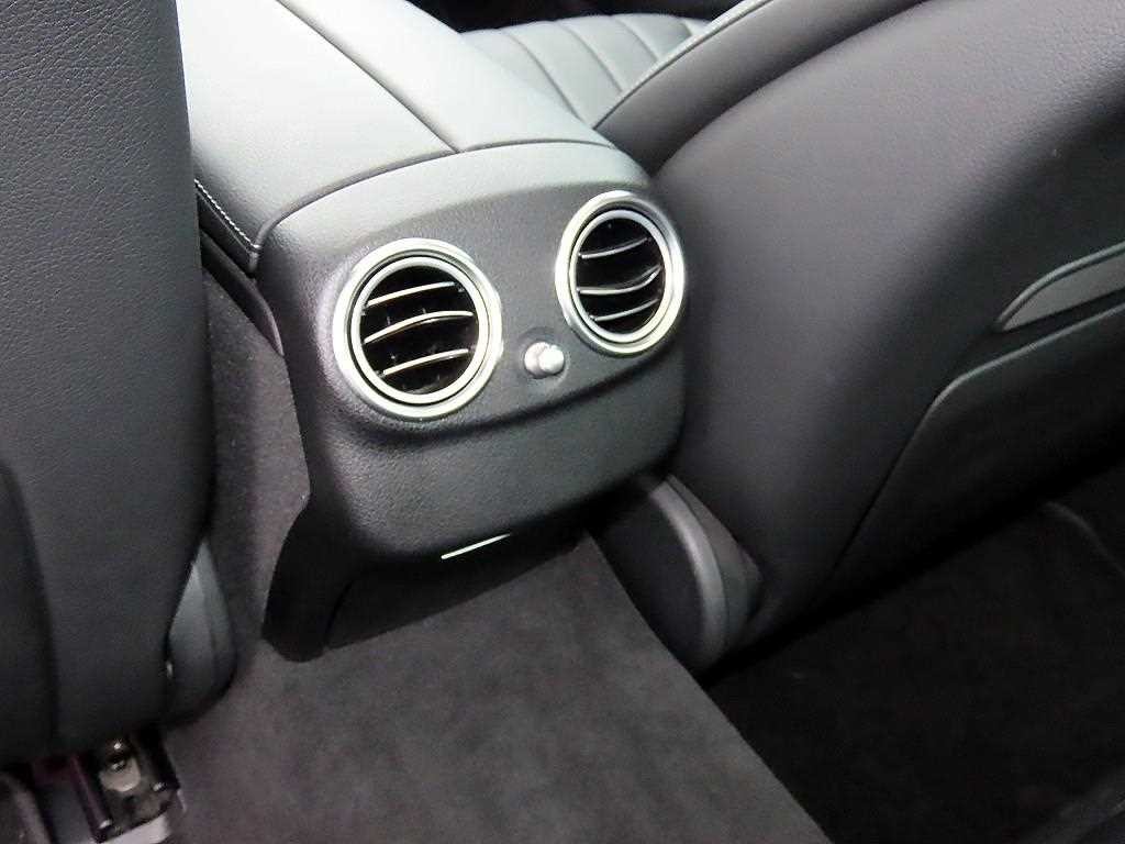 벤츠 E 클래스 E-클래스 W213 E300 아방가르드 이미지 16