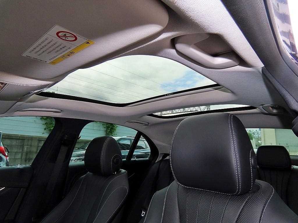 벤츠 E 클래스 E-클래스 W213 E300 아방가르드 이미지 18