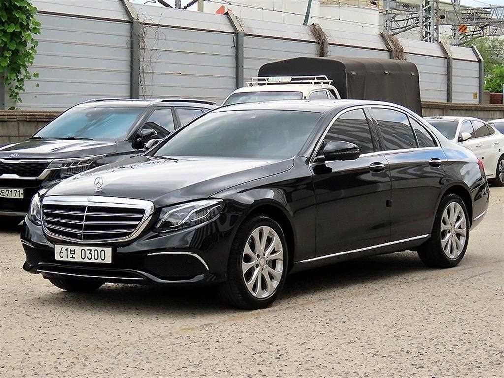 벤츠 E 클래스 E-클래스 W213 E300 아방가르드 이미지 2