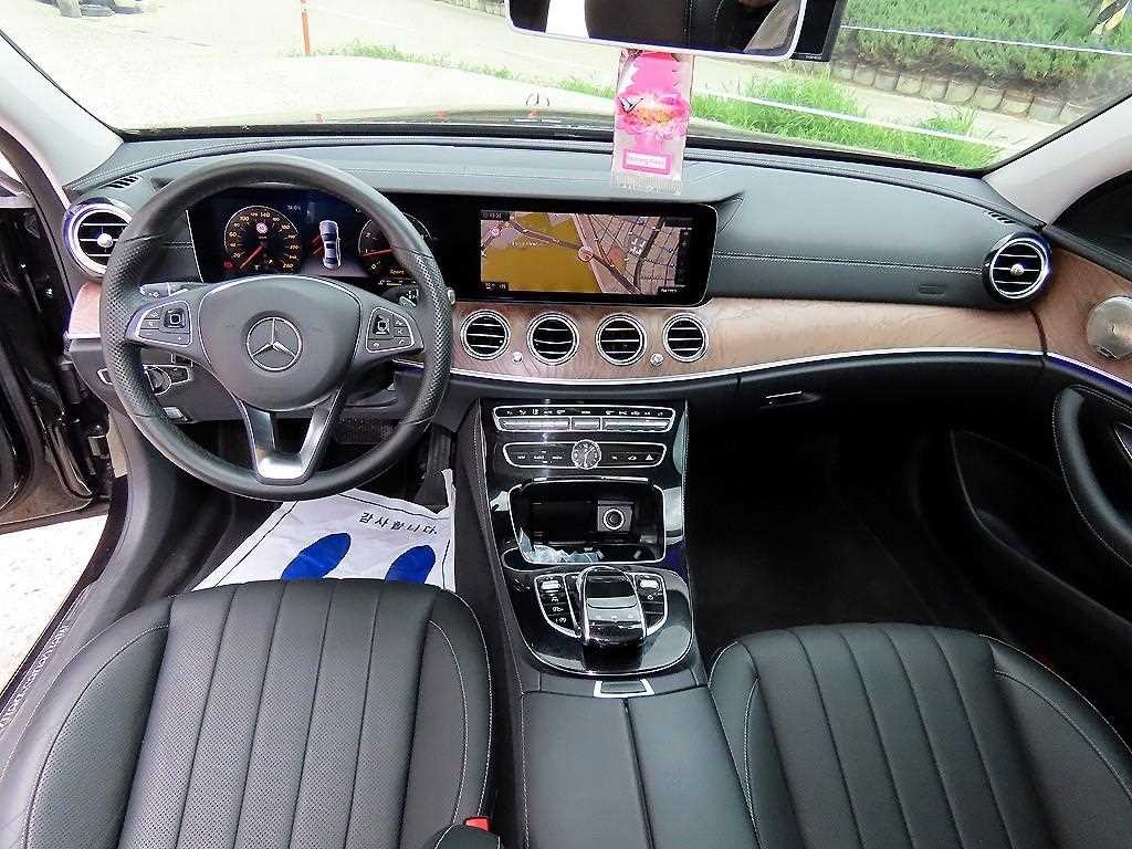 벤츠 E 클래스 E-클래스 W213 E300 아방가르드 이미지 7