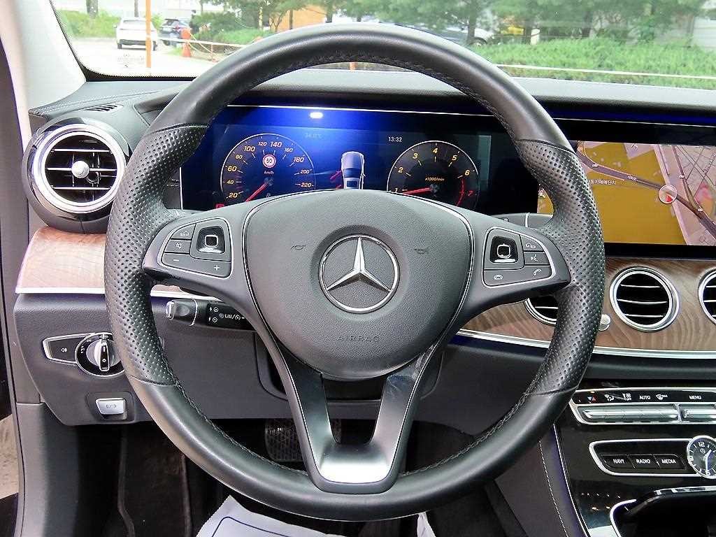 벤츠 E 클래스 E-클래스 W213 E300 아방가르드 이미지 8