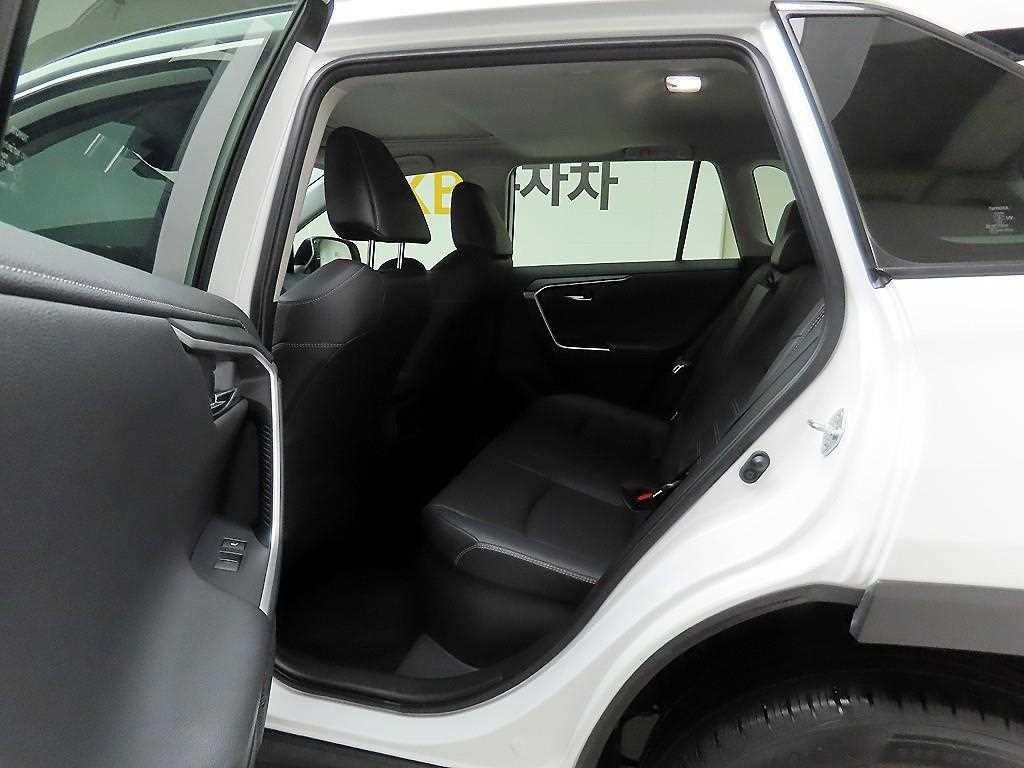 토요타 라브4 RAV4(5세대) 2.5 4WD 하이브리드 LTD 이미지 13