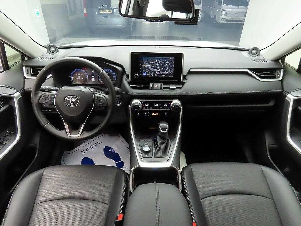 토요타 라브4 RAV4(5세대) 2.5 4WD 하이브리드 LTD 이미지 8