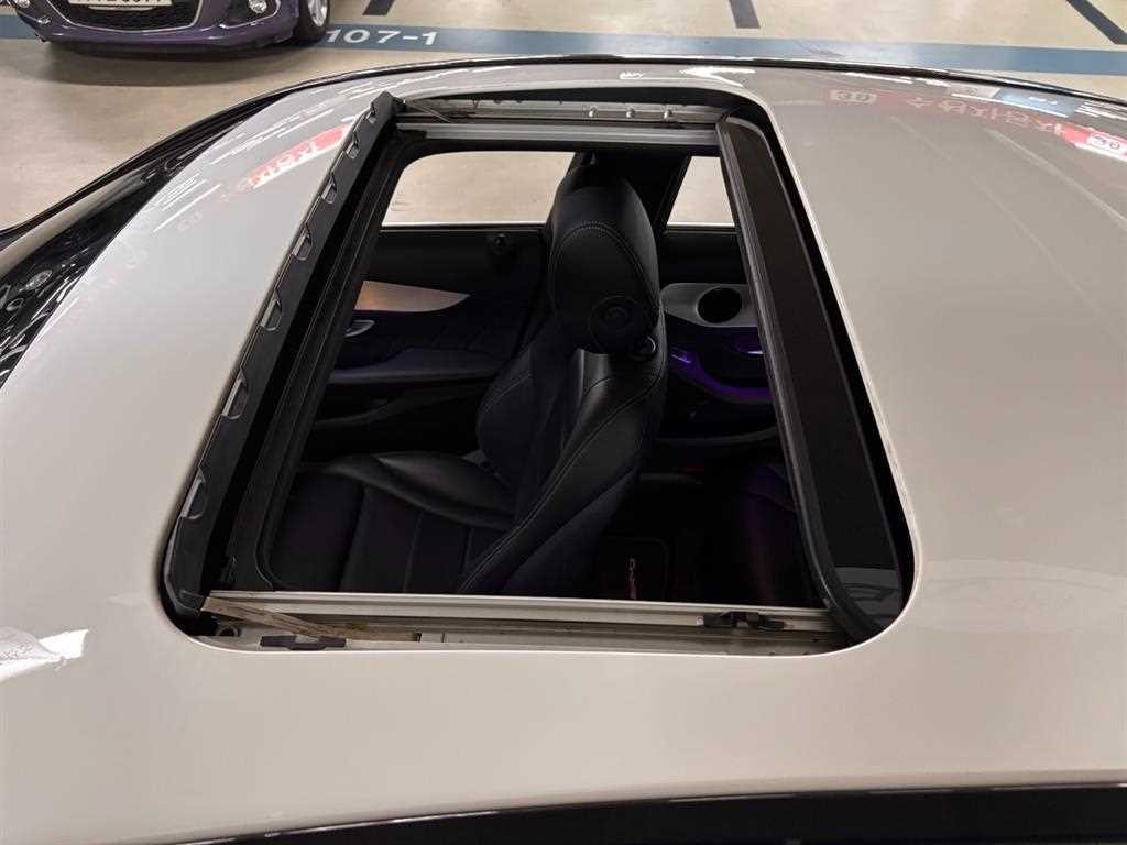 벤츠 C 클래스 C클래스 W205 C300e 4MATIC AMG Line 이미지 17