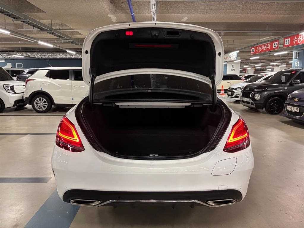벤츠 C 클래스 C클래스 W205 C300e 4MATIC AMG Line 이미지 18