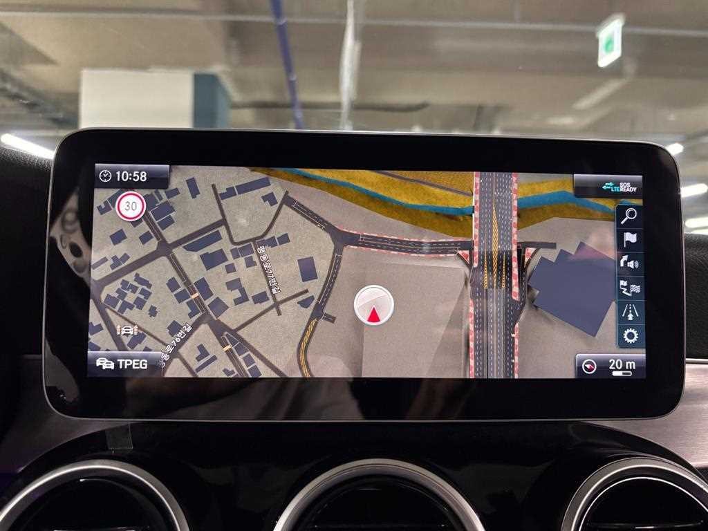 벤츠 C 클래스 C클래스 W205 C300e 4MATIC AMG Line 이미지 8