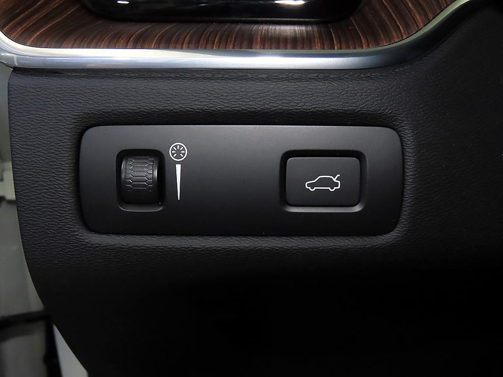 볼보 XC60 XC60(2세대) B5 AWD 인스크립션 이미지 13