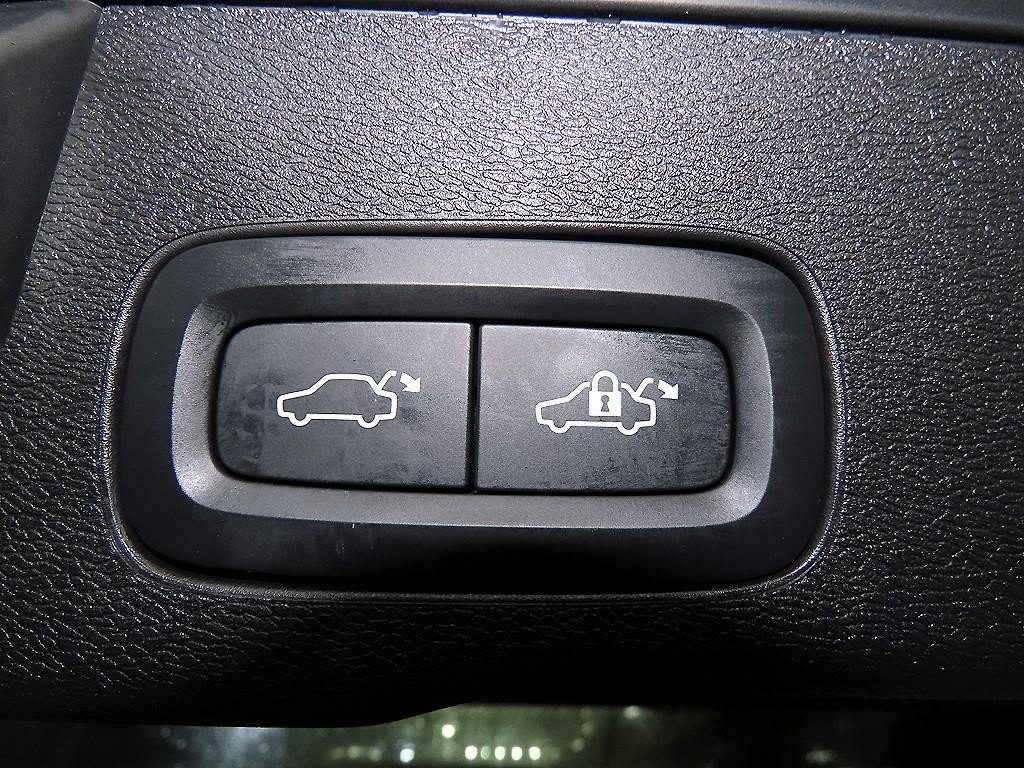 볼보 XC60 XC60(2세대) B5 AWD 인스크립션 이미지 16