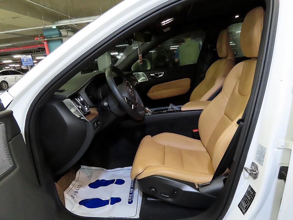 볼보 XC60 XC60(2세대) B5 AWD 인스크립션 이미지 6
