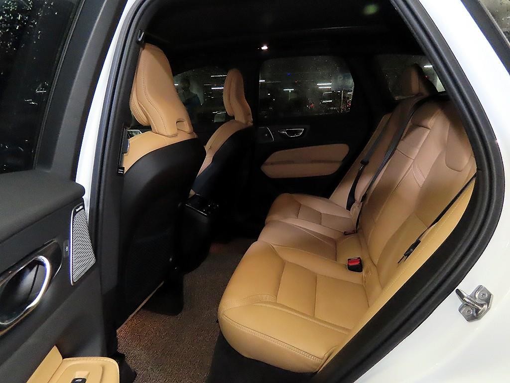 볼보 XC60 XC60(2세대) B5 AWD 인스크립션 이미지 7