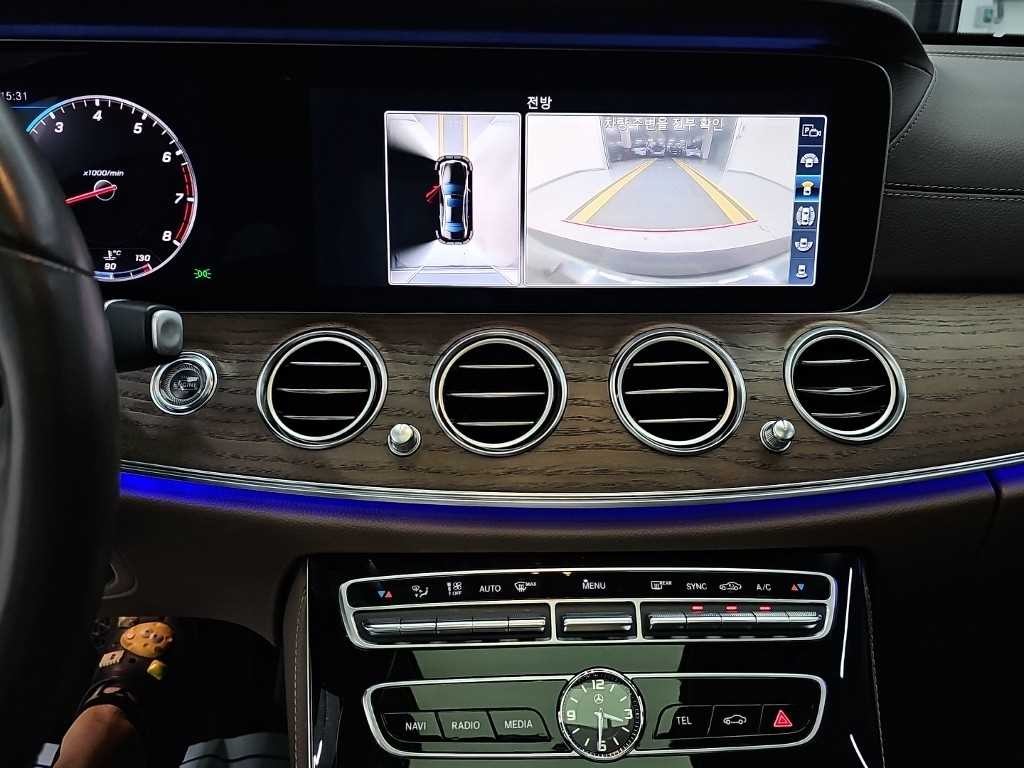 벤츠 E 클래스 E-클래스 W213 E300 4MATIC 익스클루시브 이미지 10