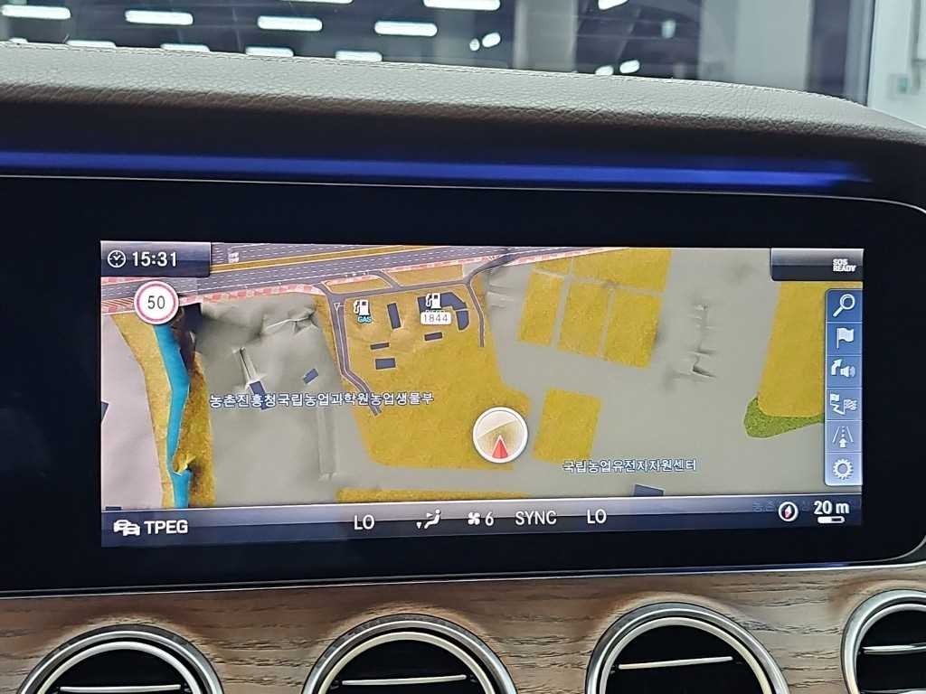 벤츠 E 클래스 E-클래스 W213 E300 4MATIC 익스클루시브 이미지 16