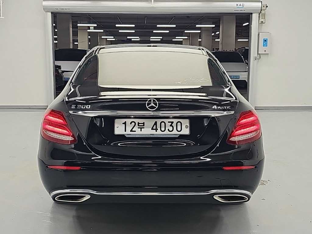 벤츠 E 클래스 E-클래스 W213 E300 4MATIC 익스클루시브 이미지 3