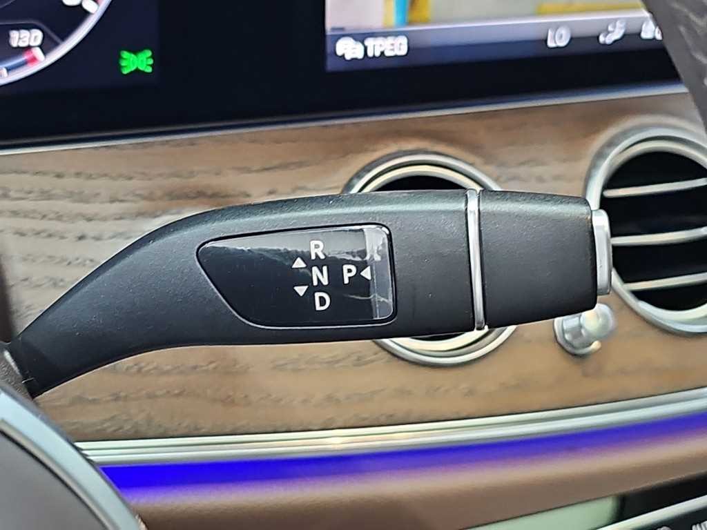 벤츠 E 클래스 E-클래스 W213 E300 4MATIC 익스클루시브 이미지 8