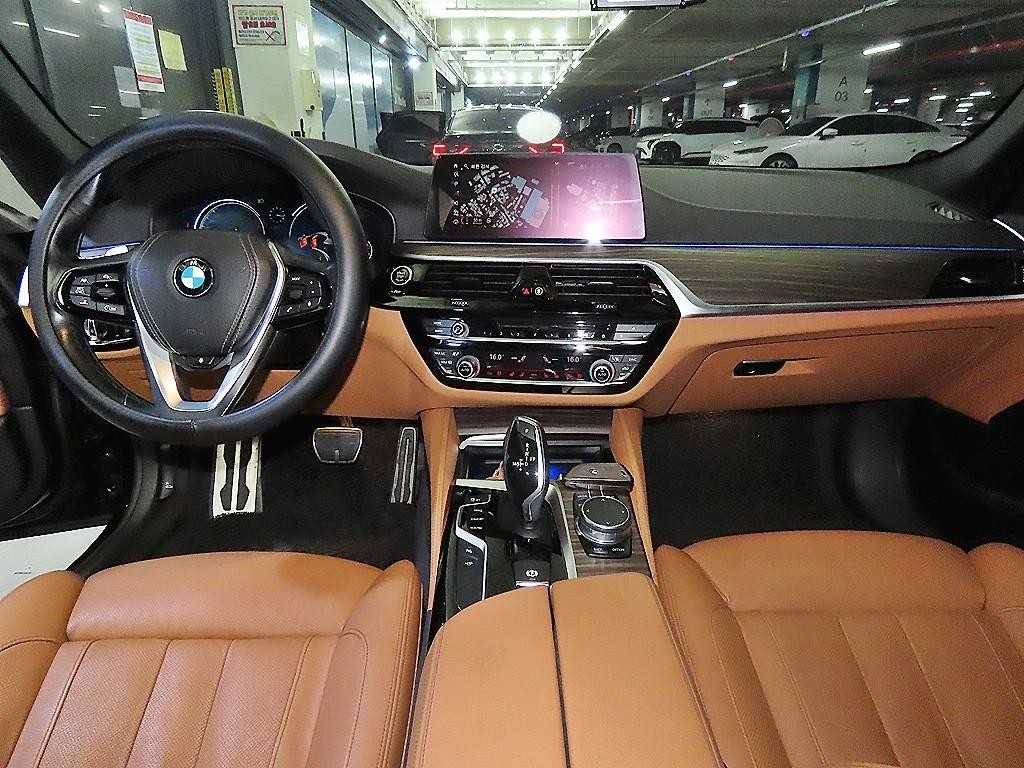 BMW 5시리즈 5시리즈 (G30) 520d M 스포츠 플러스 이미지 10
