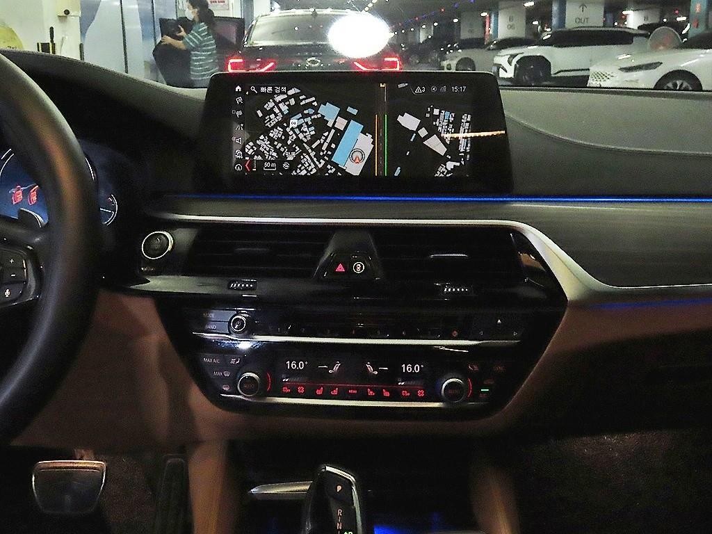 BMW 5시리즈 5시리즈 (G30) 520d M 스포츠 플러스 이미지 11