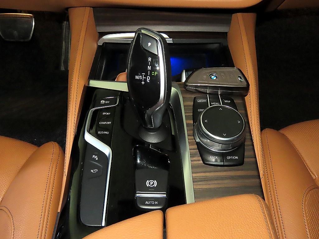 BMW 5시리즈 5시리즈 (G30) 520d M 스포츠 플러스 이미지 12