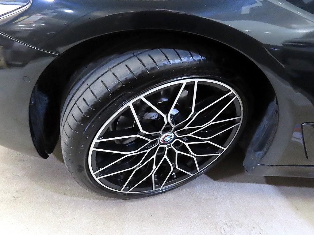BMW 5시리즈 5시리즈 (G30) 520d M 스포츠 플러스 이미지 20