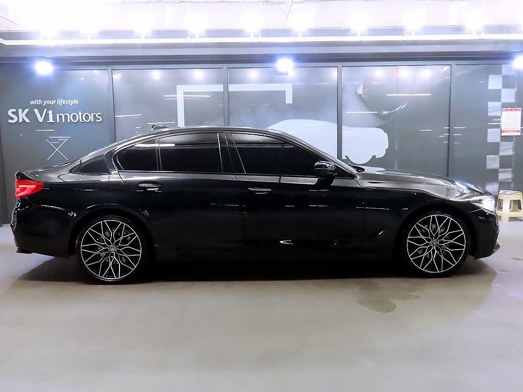 BMW 5시리즈 5시리즈 (G30) 520d M 스포츠 플러스 이미지 3