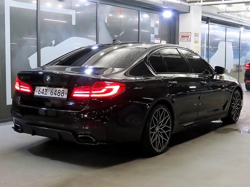 BMW 5시리즈 5시리즈 (G30) 520d M 스포츠 플러스 이미지 4