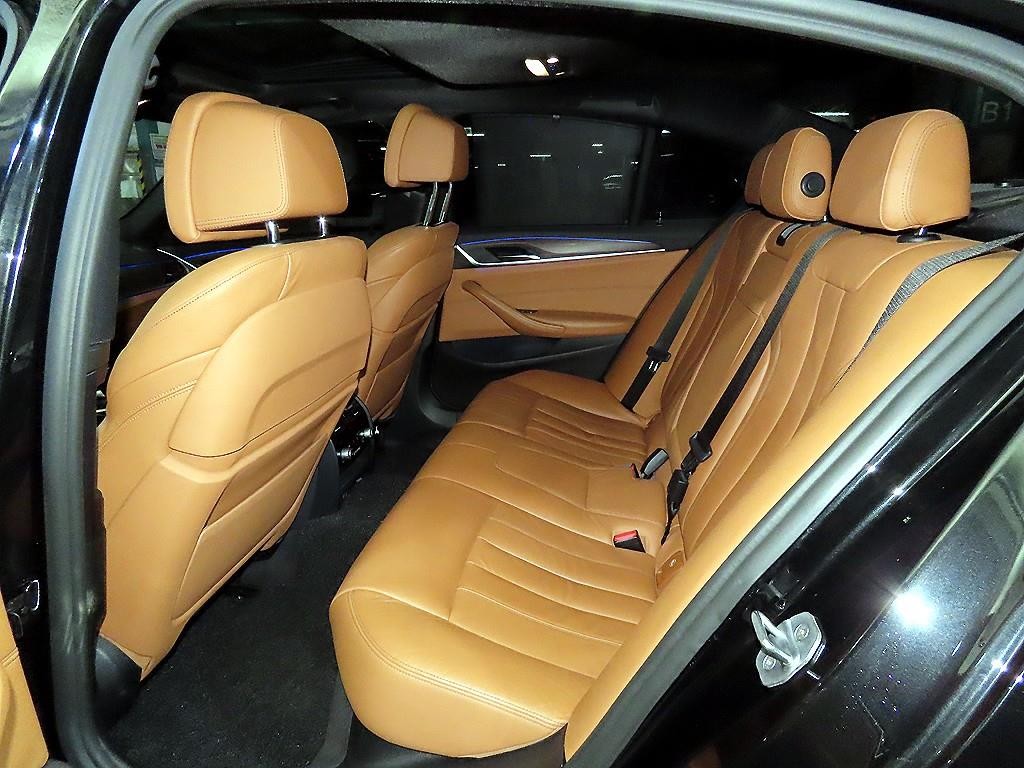 BMW 5시리즈 5시리즈 (G30) 520d M 스포츠 플러스 이미지 7