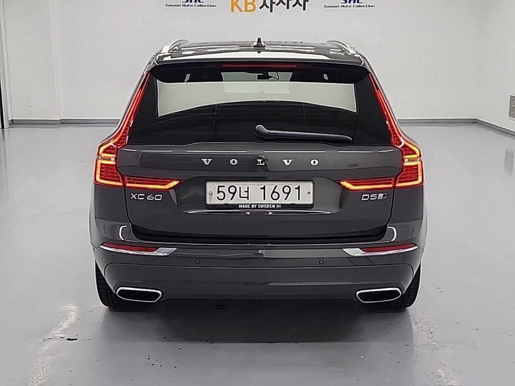 볼보 XC60 XC60(2세대) D5 AWD 인스크립션 이미지 3