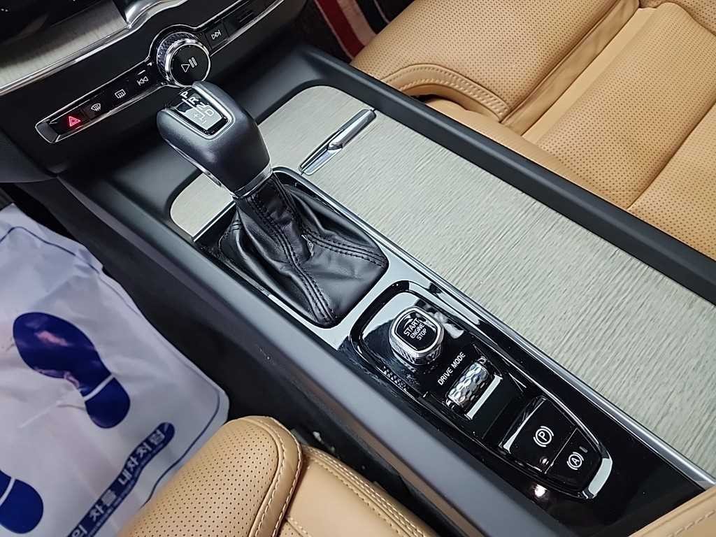 볼보 XC60 XC60(2세대) D5 AWD 인스크립션 이미지 8