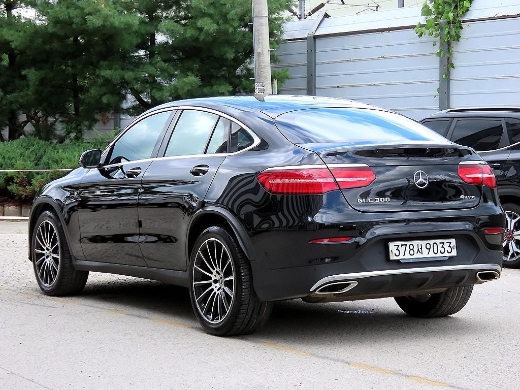 벤츠 GLC 클래스 GLC클래스 X253 GLC 300 4MATIC AMG LINE 쿠페 이미지 3